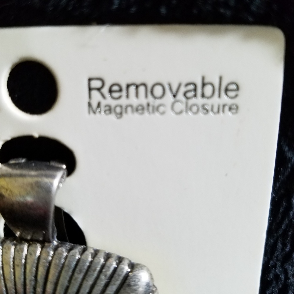 Black and Silver Magnetic Brooch - Picture 5 of 6